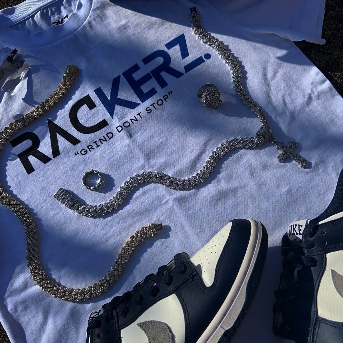 SIGNATURE LOGO GRAPHIC TEE - WHITE & BLUE - RACKERZWORLD