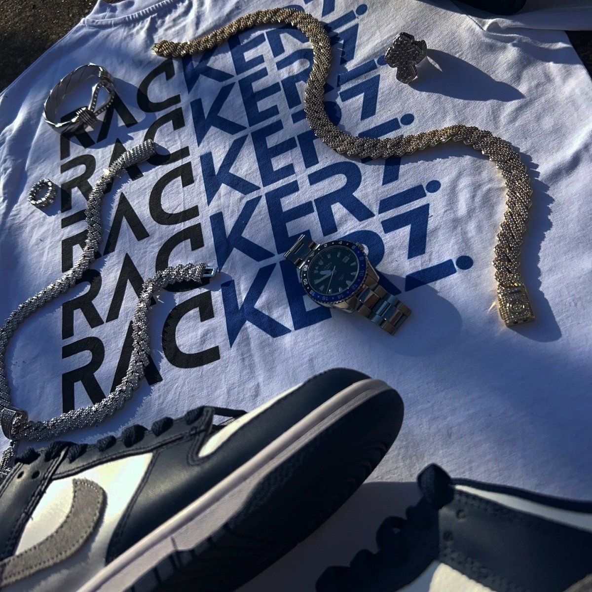 SIGNATURE LOGO GRAPHIC TEE - WHITE & BLUE - RACKERZWORLD