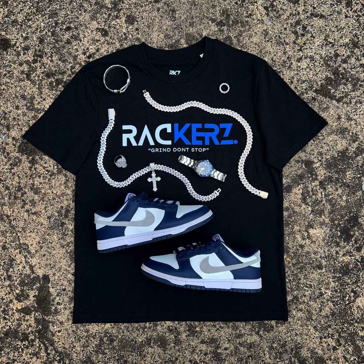 SIGNATURE LOGO GRAPHIC TEE - BLACK & BLUE