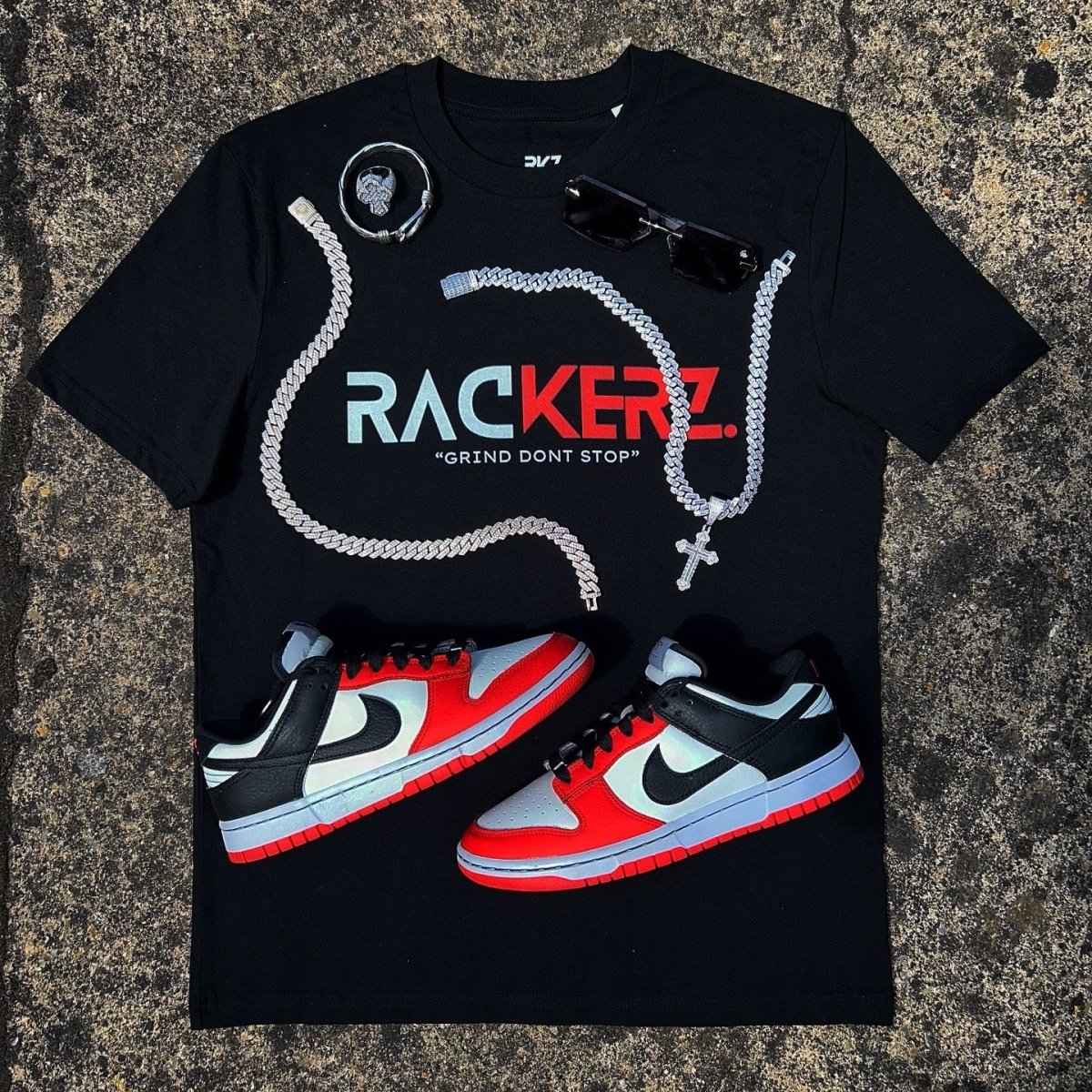 SIGNATURE LOGO GRAPHIC TEE - BLACK & RED