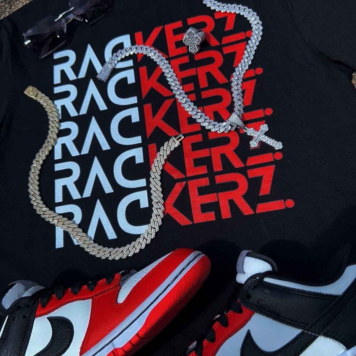 SIGNATURE LOGO GRAPHIC TEE - BLACK & RED