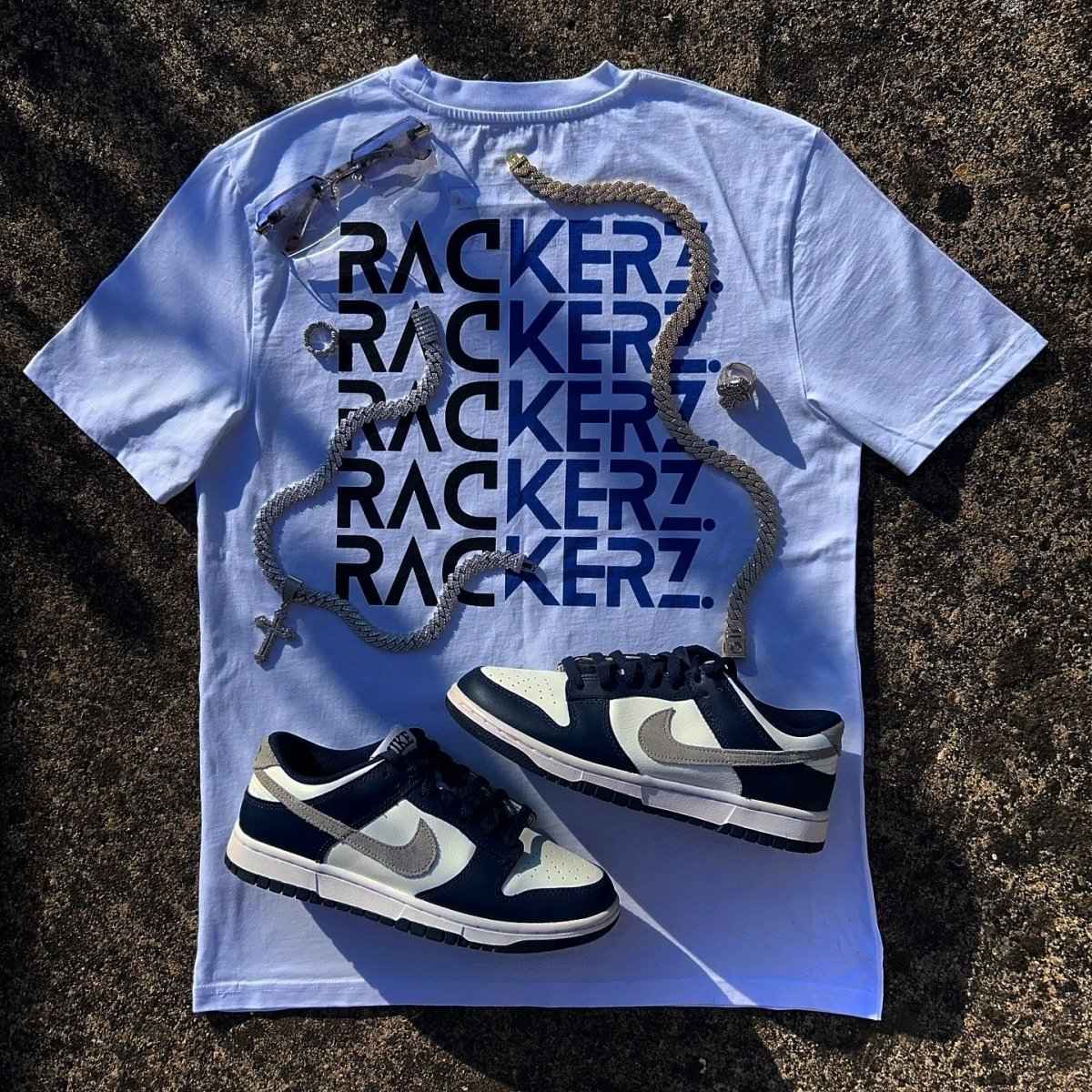 SIGNATURE LOGO GRAPHIC TEE - WHITE & BLUE