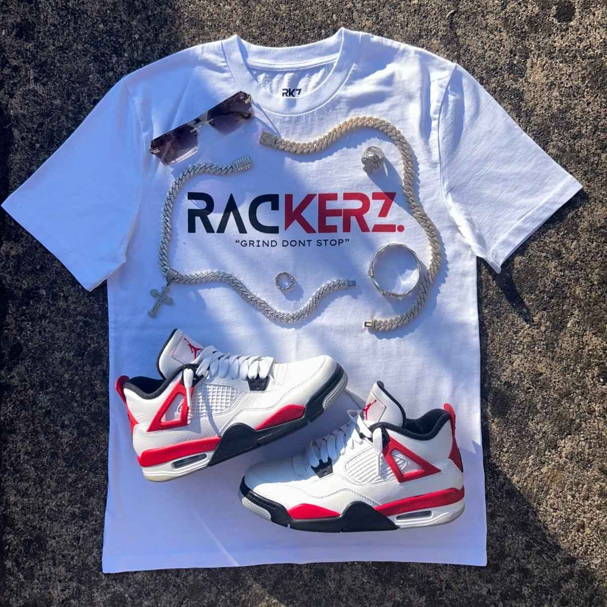 SIGNATURE LOGO GRAPHIC TEE - WHITE & RED